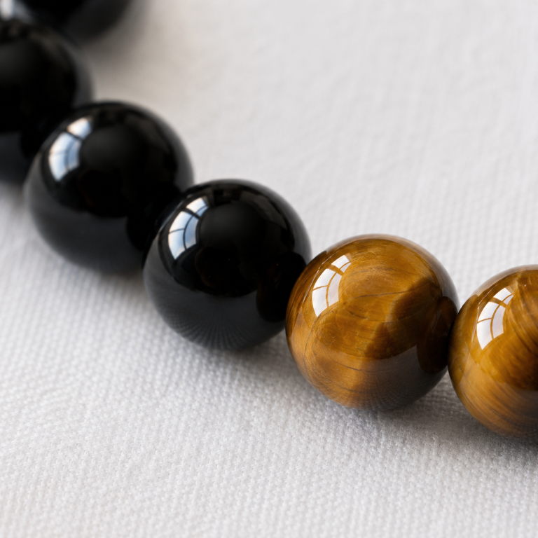 Tiger eye and obsidian bracelet — detail of both stones