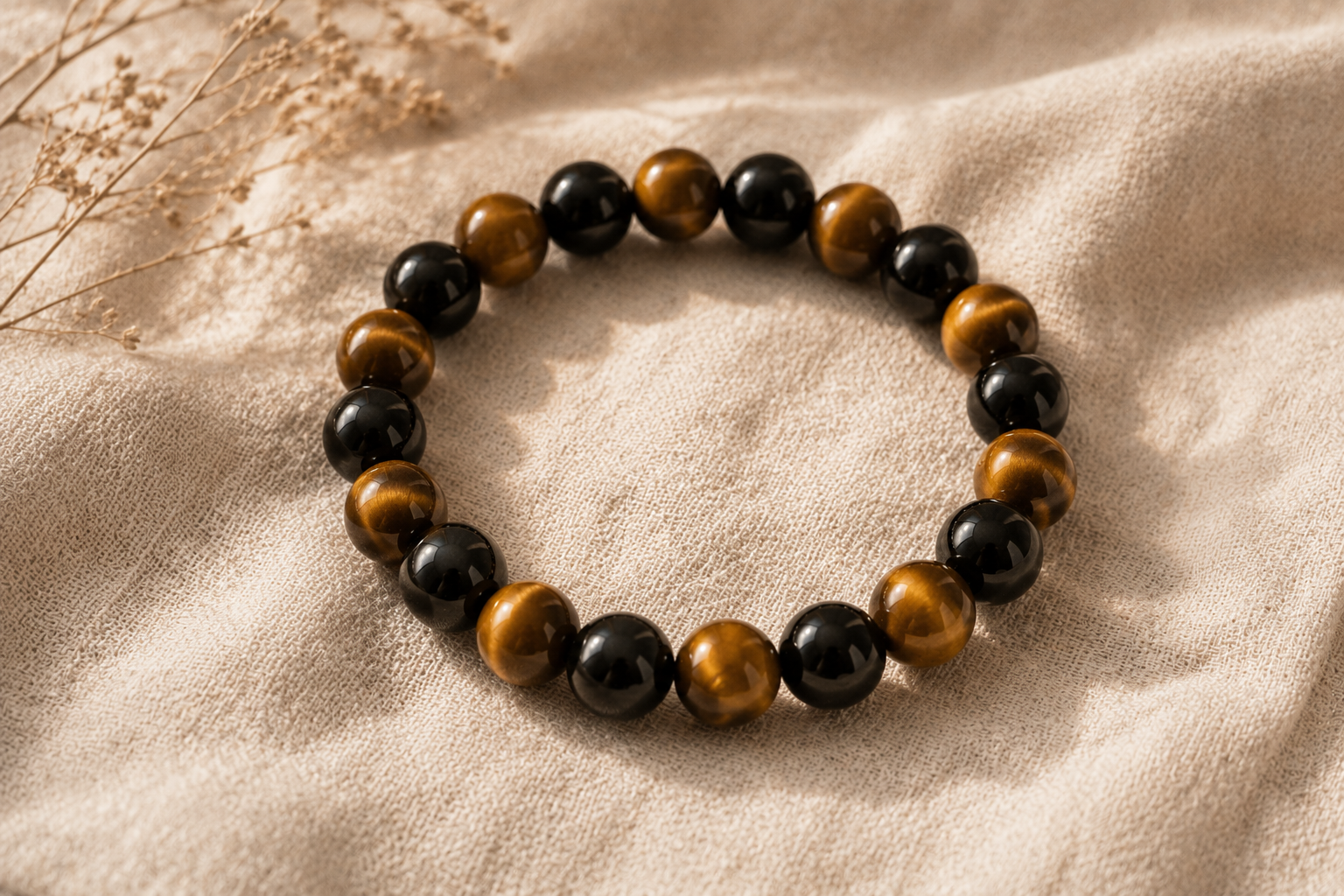 Bracelet mêlant perles d'obsidienne noire et d'œil de tigre doré