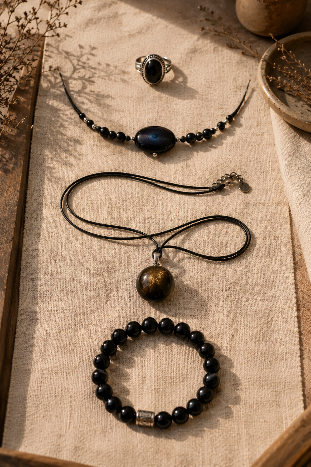 Bracelet, pendant and ring in obsidian arranged by chakra