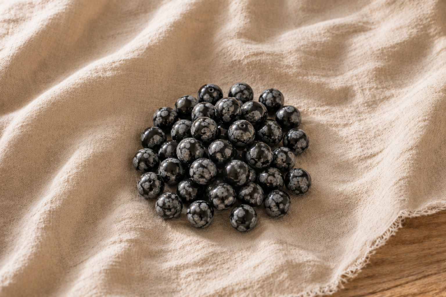 Obsidienne flocon de neige aux taches grises etoilees