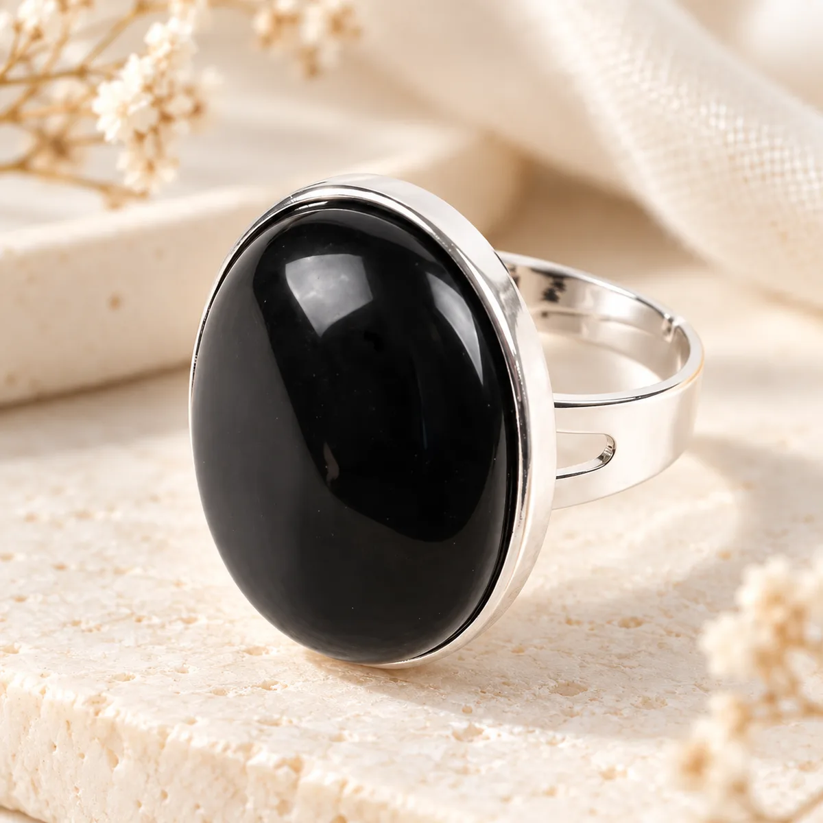 Bague obsidienne ovale ajustable Bague en argent ajustable portant un très grand cabochon ovale d'obsidienne noire