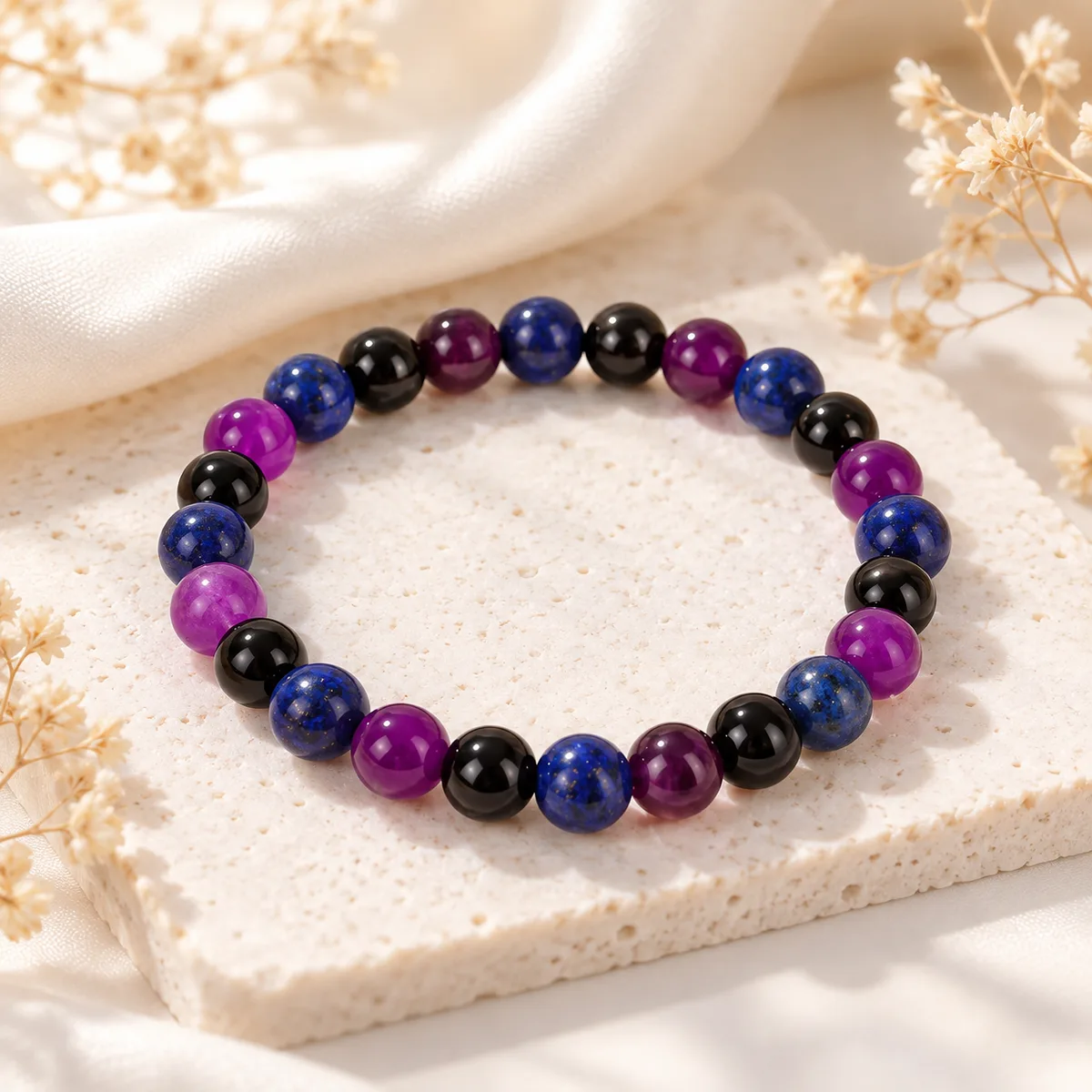 Bracelet obsidienne, lapis-lazuli et agate fuchsia Bracelet 8 mm mêlant obsidienne noire, lapis-lazuli bleu et agate fuchsia