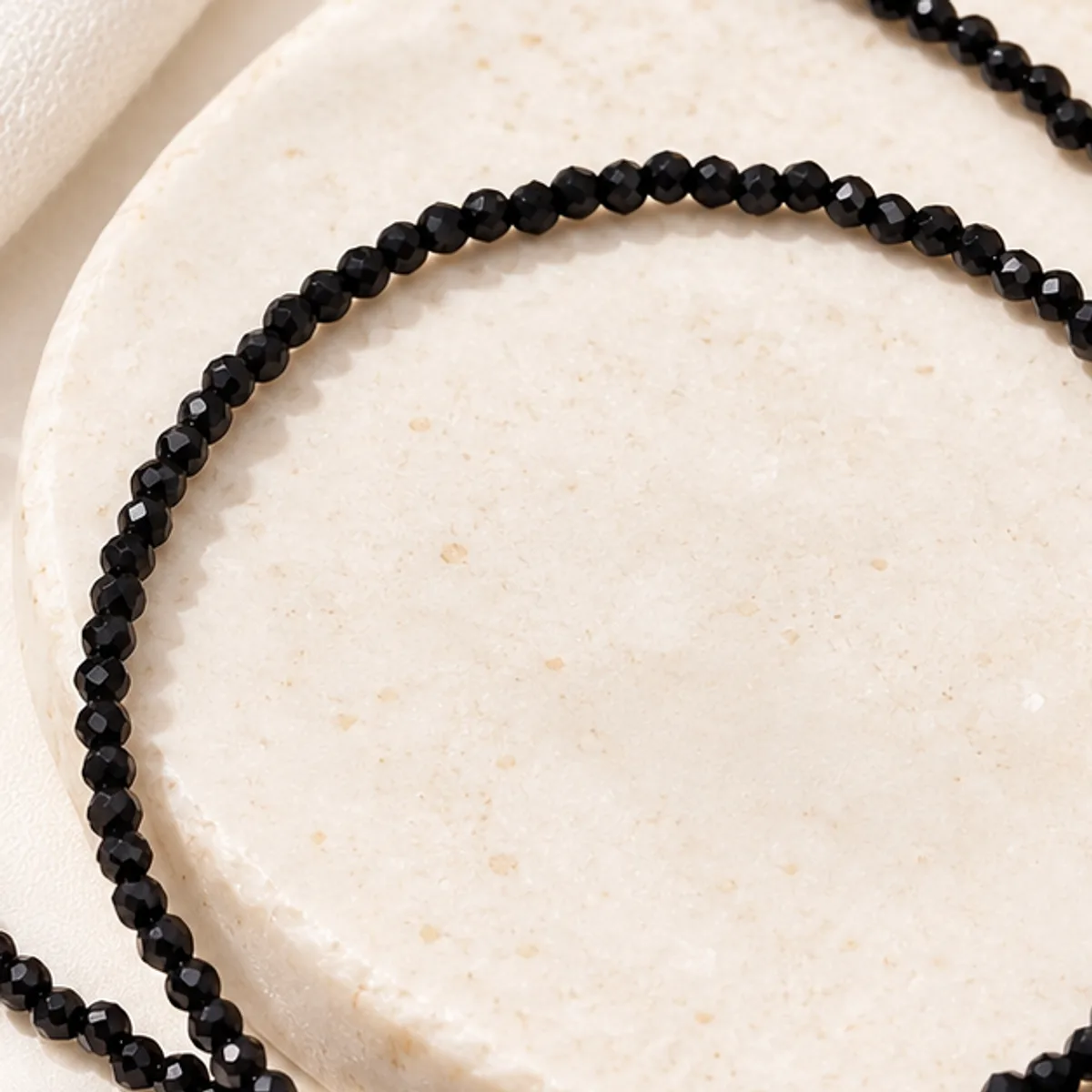 Collier micro-perles facettées d'obsidienne alt3 =