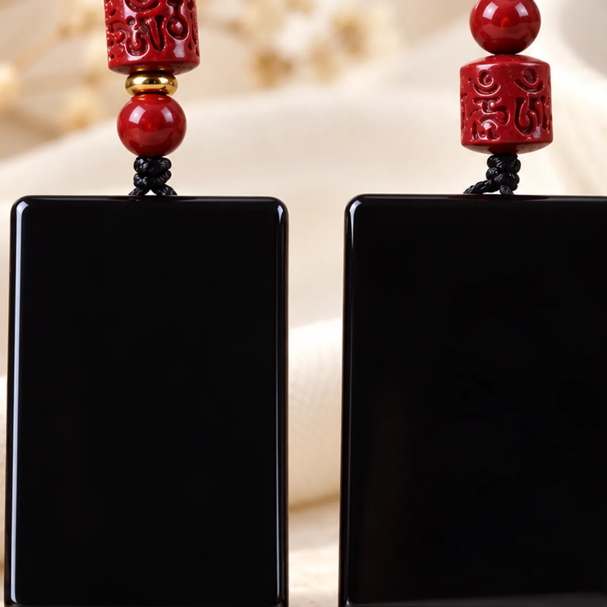Paire de plaques d'obsidienne à perles rouges alt3 =